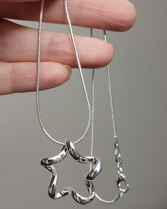 Srebrny naszyjnik z zawieszką