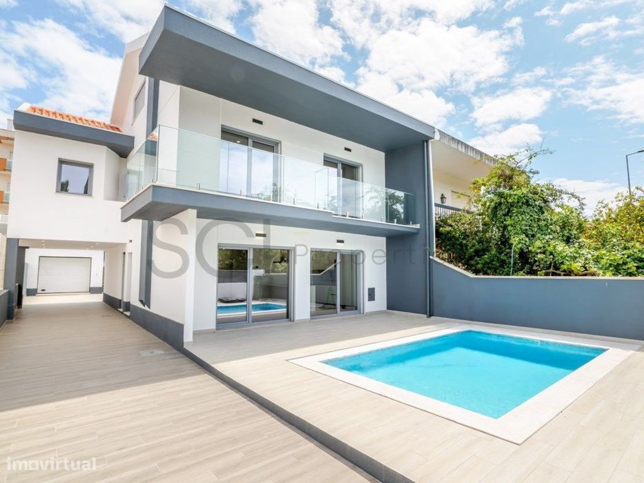 Moradia T4 na Costa da Caparica com piscina