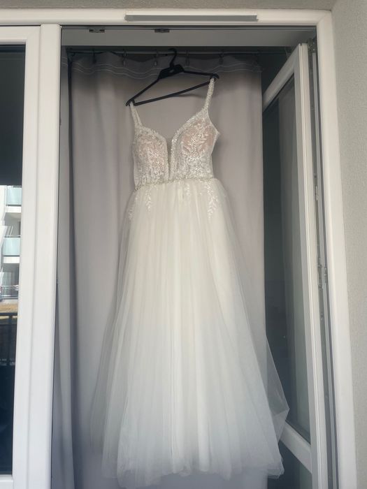 Suknia ślubna pięknie zdobiona