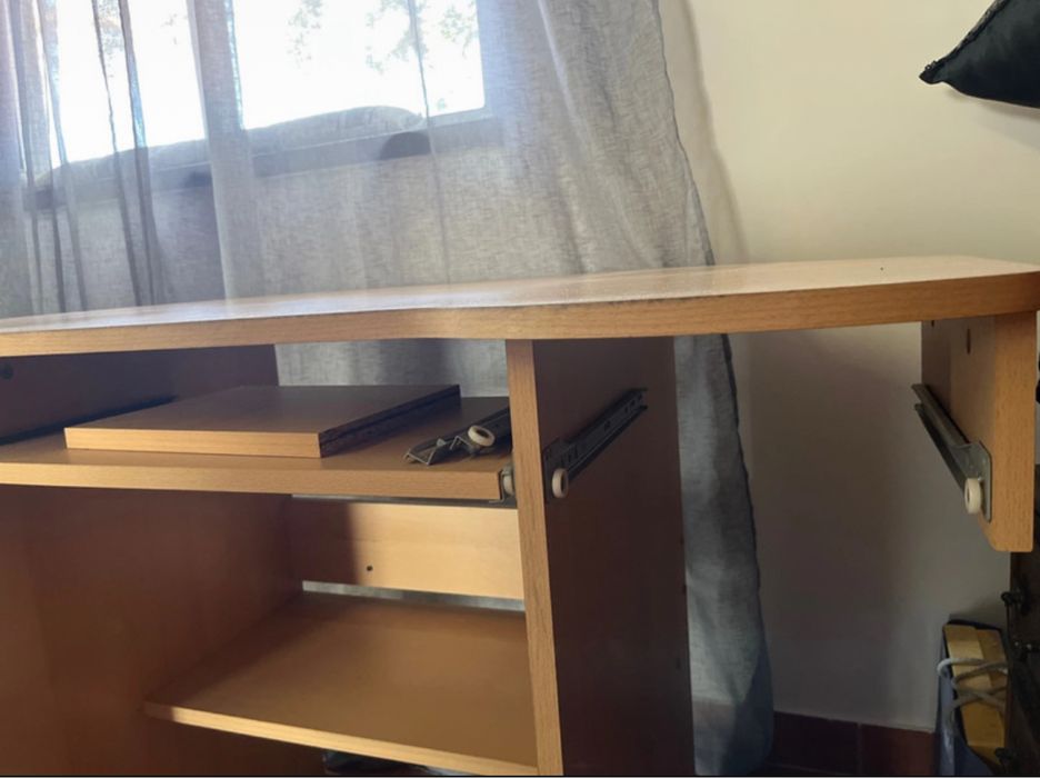 Secretária de madeira IKEA