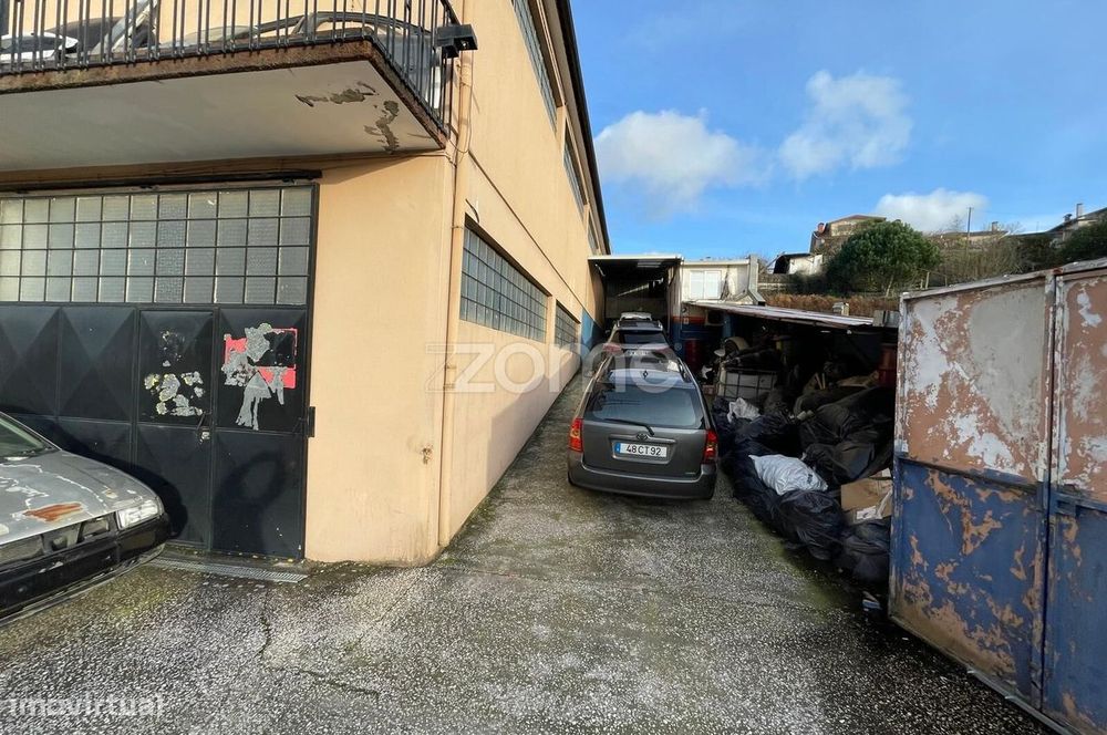 Prédio para Reabilitação em Zona ARU no Centro de Oliveira de Azemé... — Oliveira De Azeméis, Santiago De Riba-Ul, Ul, Macinhata Da Seixa E Madail, Aveiro
