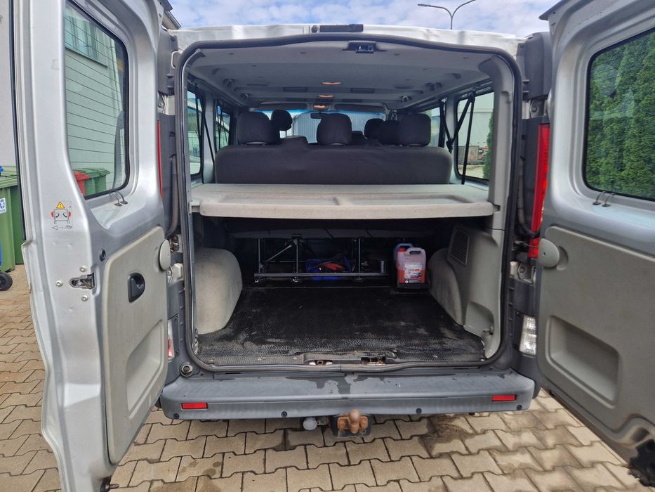 Sprzedam Opel Vivaro 9 osob.