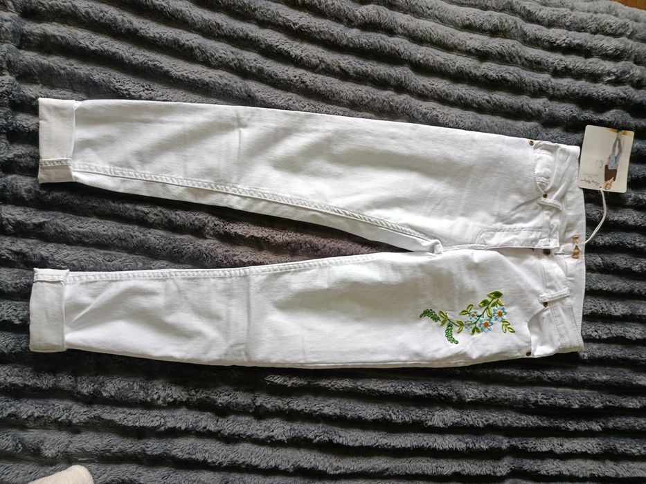 Штани джинсові з вишивкою, нові