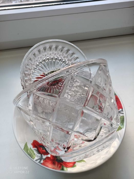 Салатники кришталеві, фарфорові, скляні