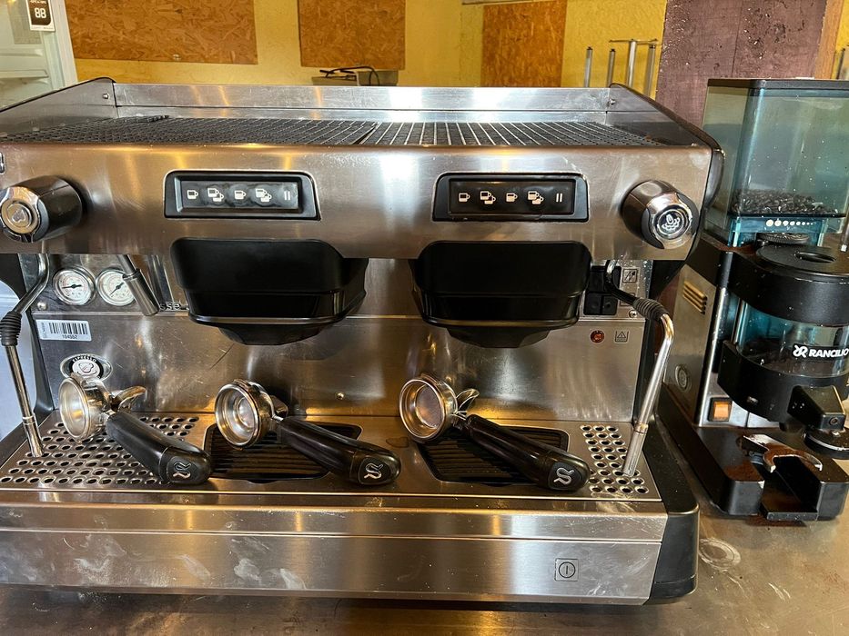Máquina de Café Profissional Rancilio + Mó + Bancada Inox