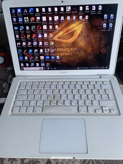 Macbooc 2010 повнітю робочий