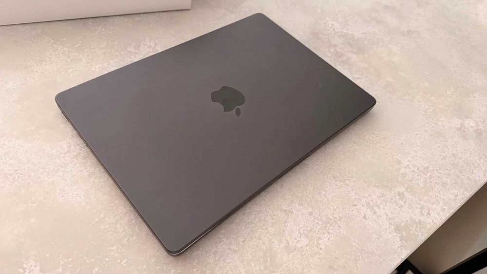 MacBook Pro M3 Pro - 18GB RAM / 512GB SSD c/ Caixa + Carregador