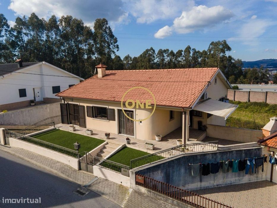 Moradia Bi-Familiar Isolada | Paços de Ferreira | 495.000,00€