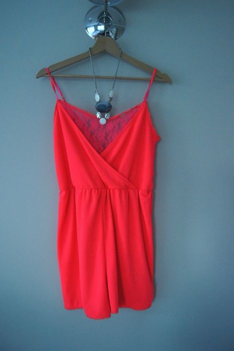 modny rozowy krotki neonowy kombinezon malinowy H&M 36S na ramiaczkach