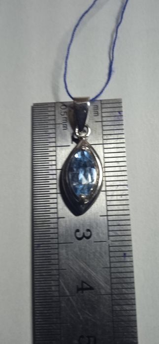 Продам новый кулон серебро 925 пробы с топазом 1 карат вага 1.6 г