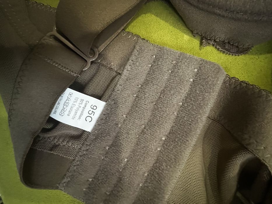 Жіночий бюстгалтер