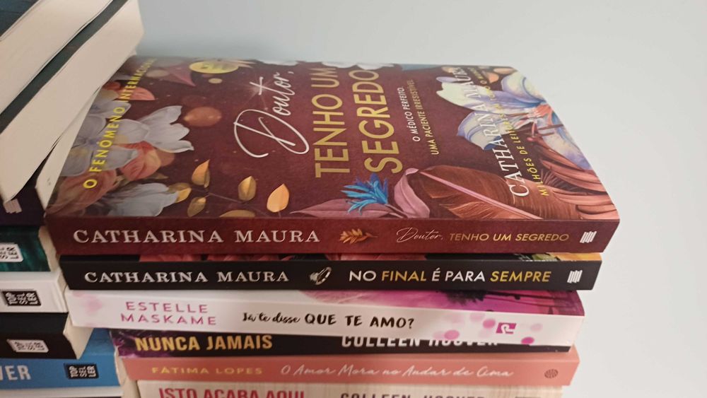 Livros de Escritores Famosos (Colleen Hoover , Raul Minha'alma e mais)