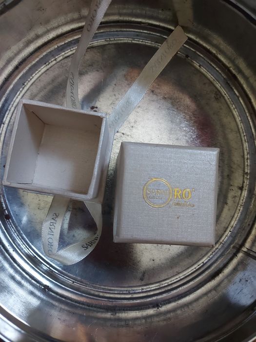 Жестянная коробка .