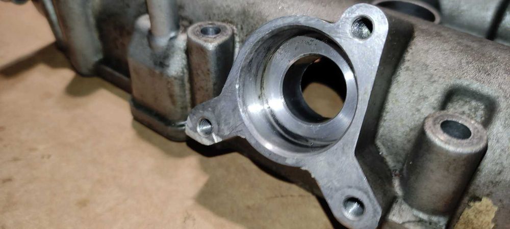 Крышка с распредвалами 03C103475 AA/T VW 1.6 fsi BLF BLP