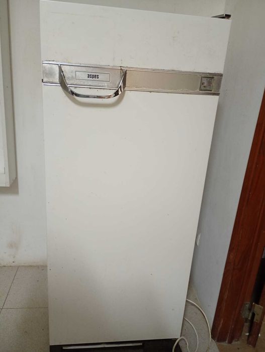 Frigorífico com freezer