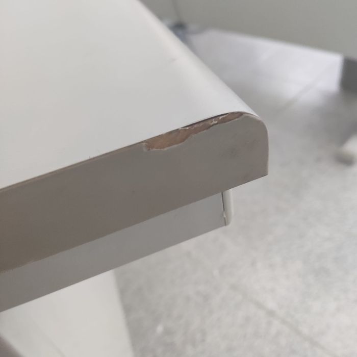 Secretária Cinzenta Clara - Perfeita para Escritório ou Casa!