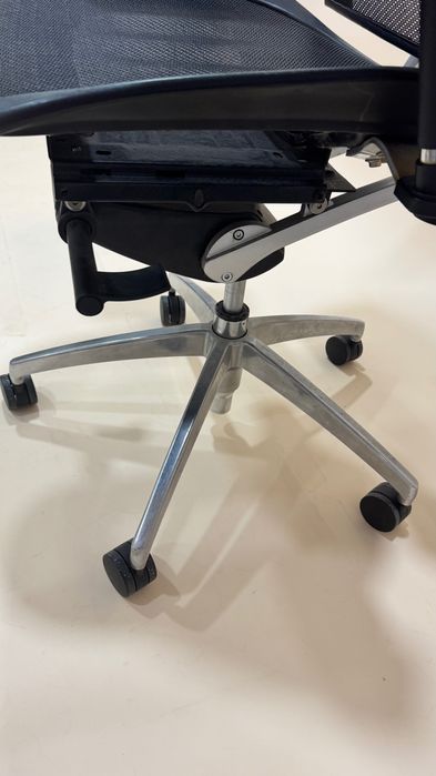Cadeira de Escritório Ergonômica com Rodinhas