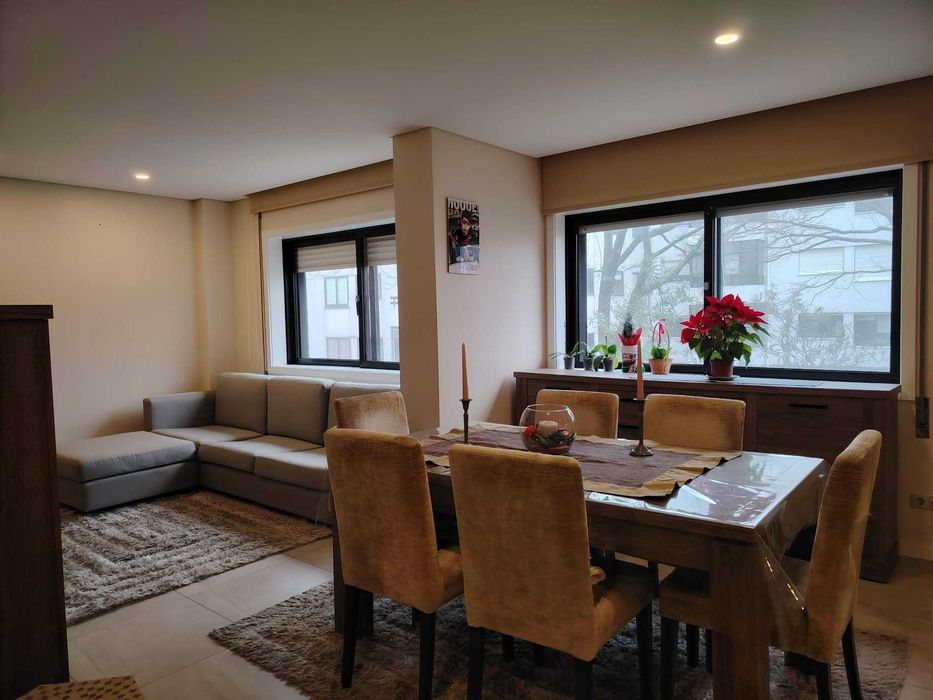 T2 Aldoar Garagem Fechada Renovado