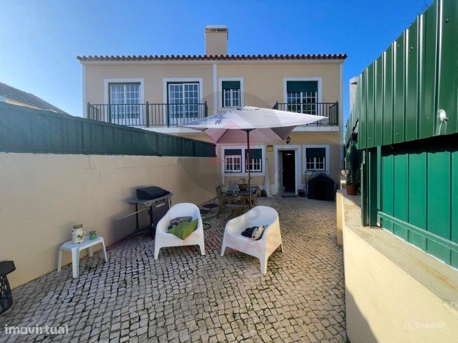 Moradia geminada no centro da Foz do Arelho