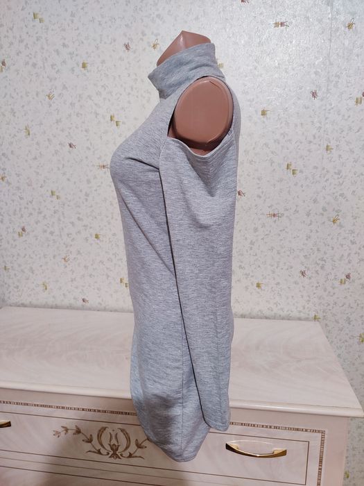 Продам платье весна осень женская S-44