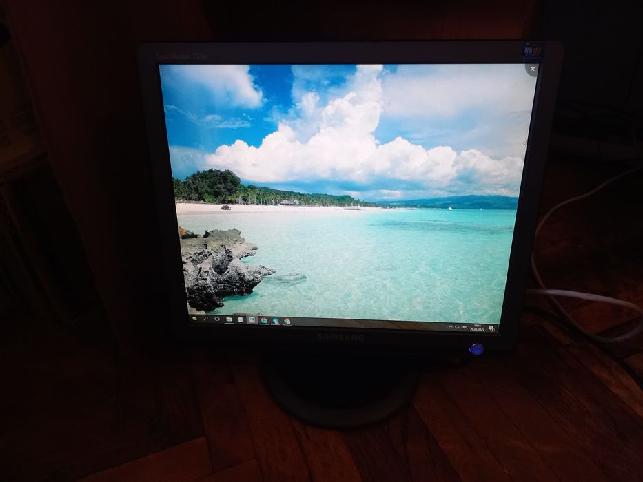 Монитор Samsung 731BF