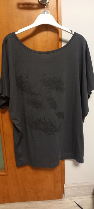 Elegancka bluzka grafitowa z ozdobnym wzorem