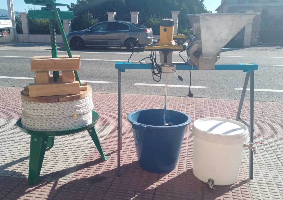 Moinho para fazer seu próprio azeite.