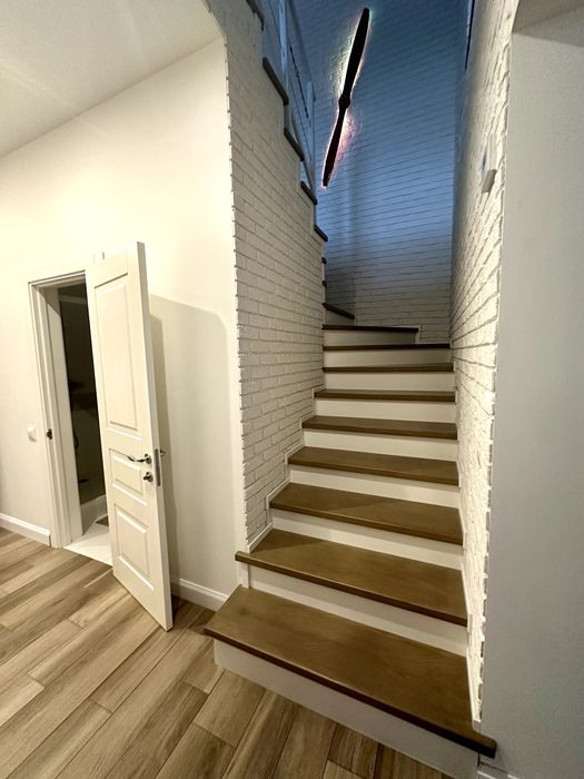 Будинок під Києвом подобово у сосновому лісі