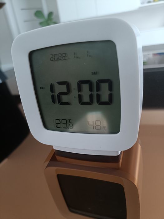 Budzik , czujnik temperatury i wilgoci