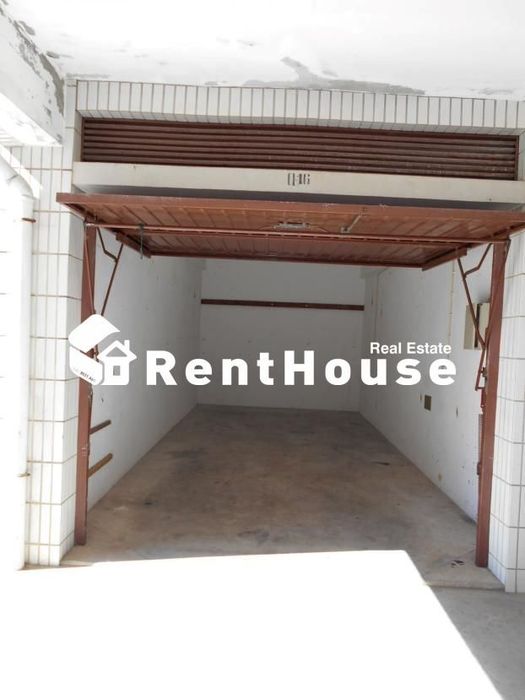 Garagem junto a Escolas