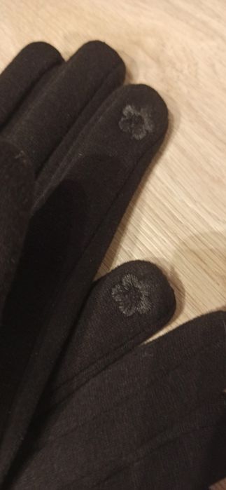 Nowe czarne rękawiczki damskie