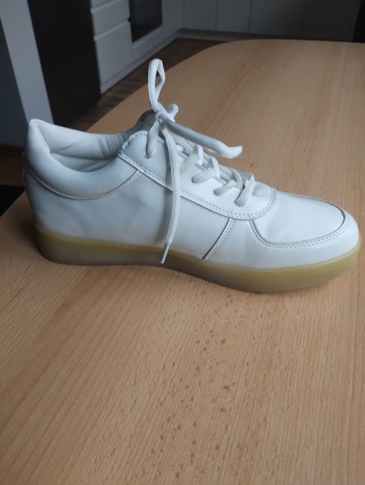Buty białe sportowe 39