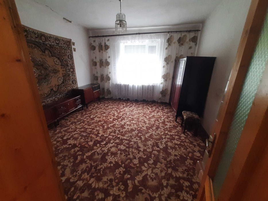 Продаю будинок із земельною ділянкою в м.Чоп