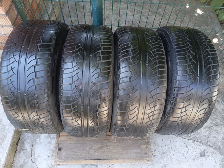 Шини бу MICHELIN 255/60R17   гарному стані на запаску или докат