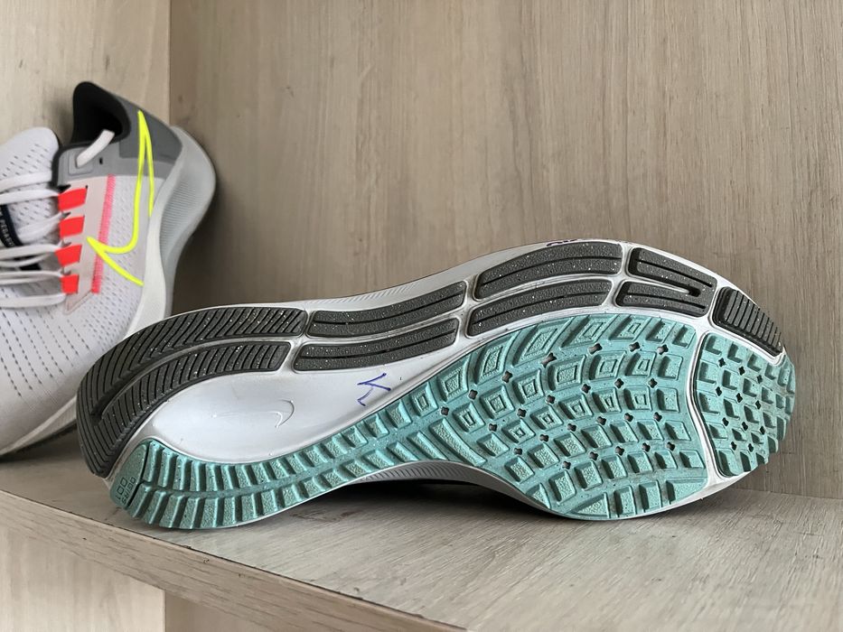 Різнокольорові 38 розмір кросівки Nike оригінал