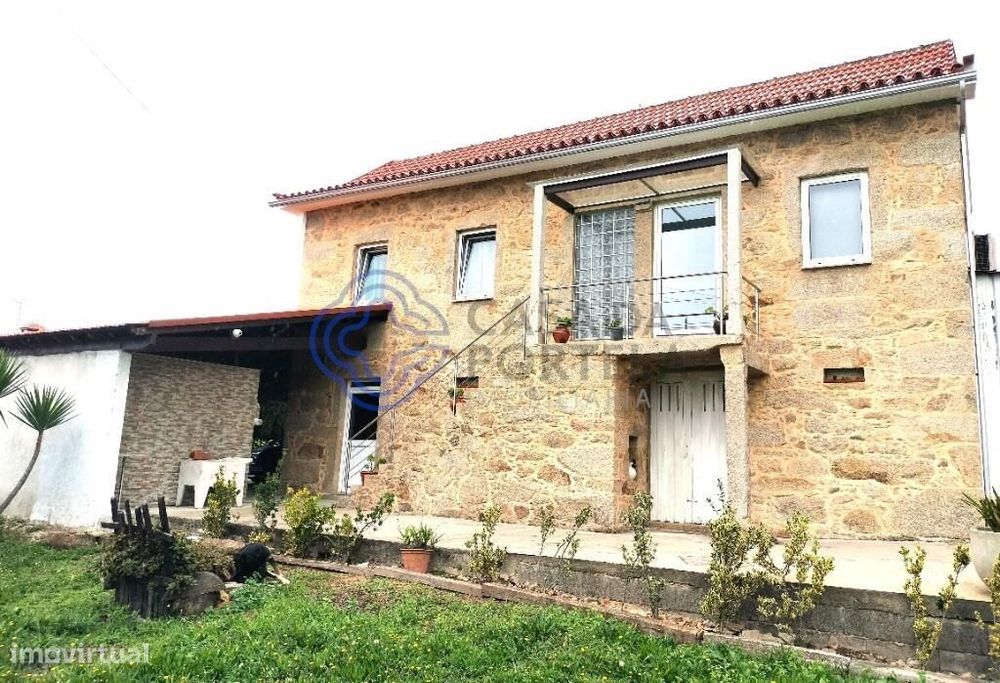 Moradia T3+ em pedra com amplo terreno localizada em Pena - Sever do V
