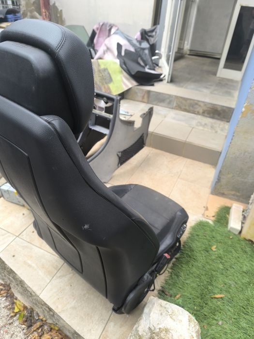 Banco condutor Mercedes eléctrico