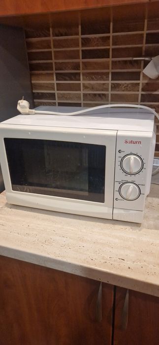 Мікрохвильова піч Saturn