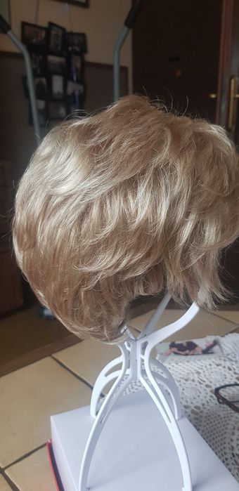 Peruka. Piękna, nowa w komplecie