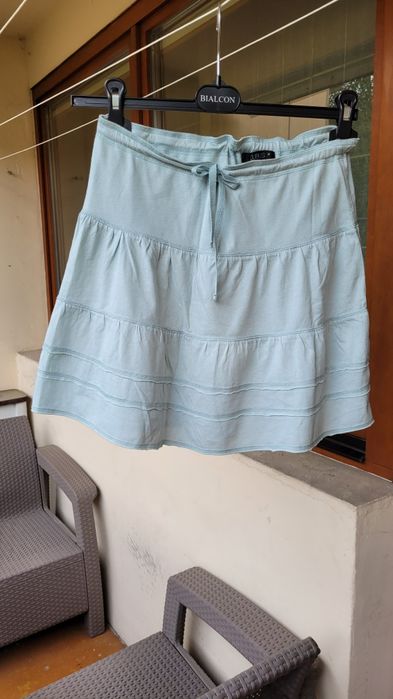 Krótka spódnica wiązana w pasie