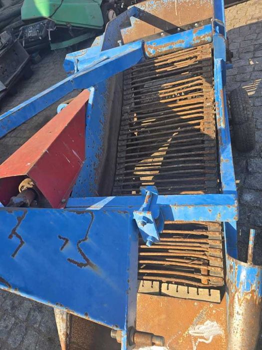 Arrancador de batata de tapete com descarga lateral - usado