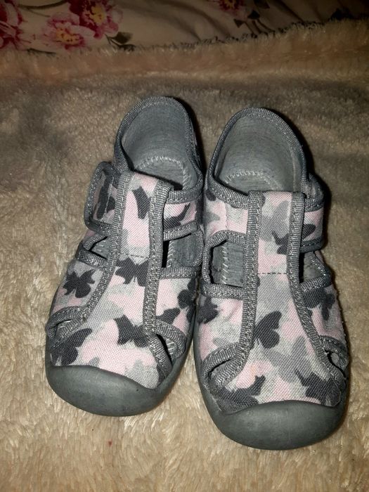 Kapcie buciki 25