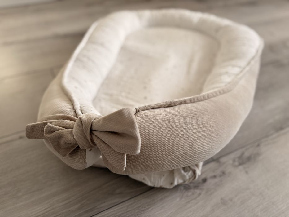 Zestaw muślinowy kokon gniazdko niemowlęce + rożek welur muślin beżowy