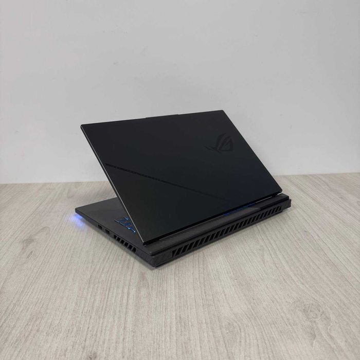 Asus ROG Strix G16 G614PP 165Hz Ryzen 9 7945HX 16GB DDR5 SSD 512GB NVMe RTX 5070