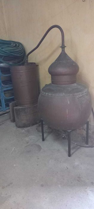 alambique antigo em cobre tradicional
