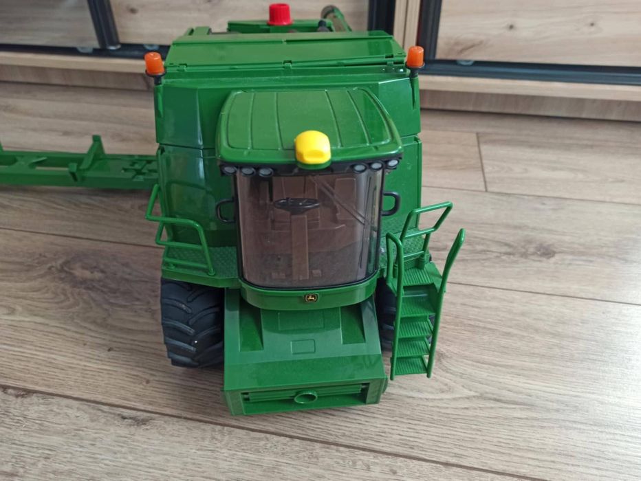 Kombajn zabawka John Deere Bruder