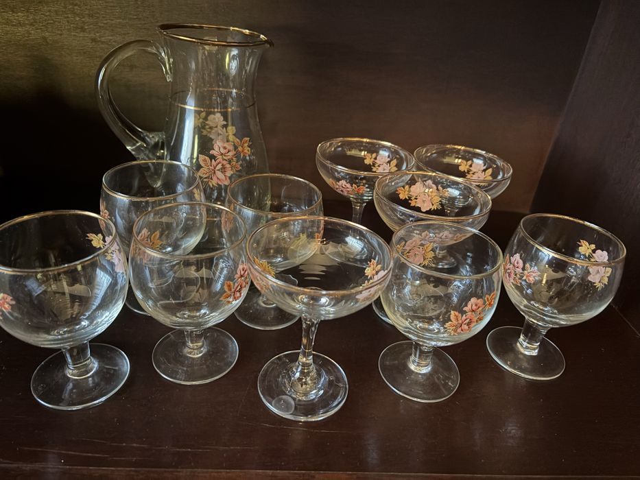 Conjunto de jarra e copos