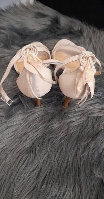 Gino Rossi r 38 piekne. Sandałki  szpilki beżowe beż