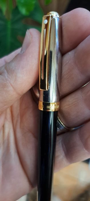 Caneta esferográfica Sheaffer.