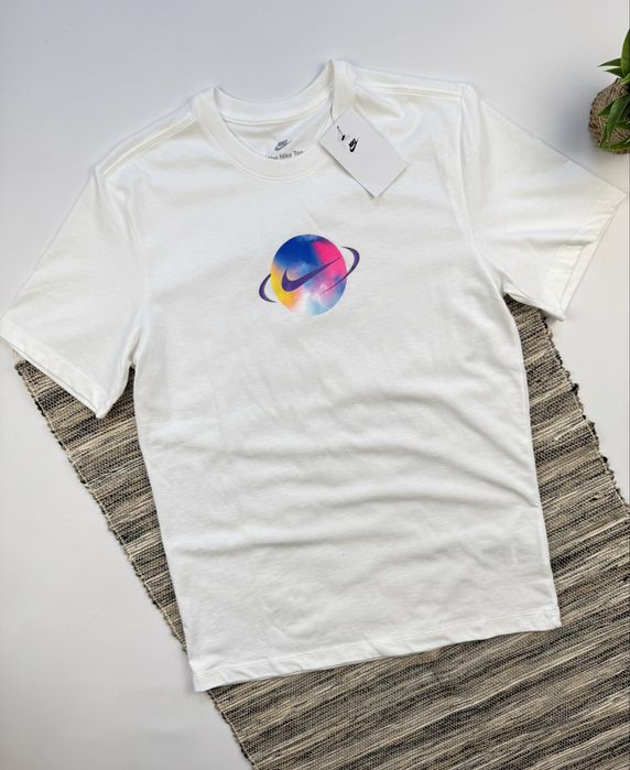 Футболка Nike Sportswear Cosmic White
